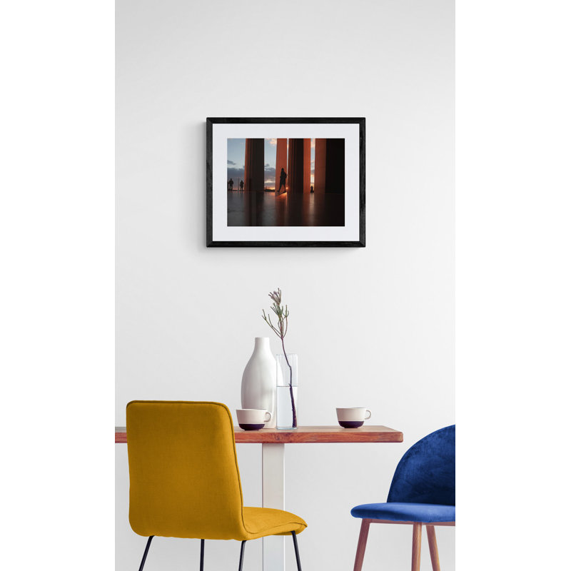 «Lincoln Memorial Columns» par Angela Pan, H 17,2 po x l 21,2 po, Papier avec cadre noir