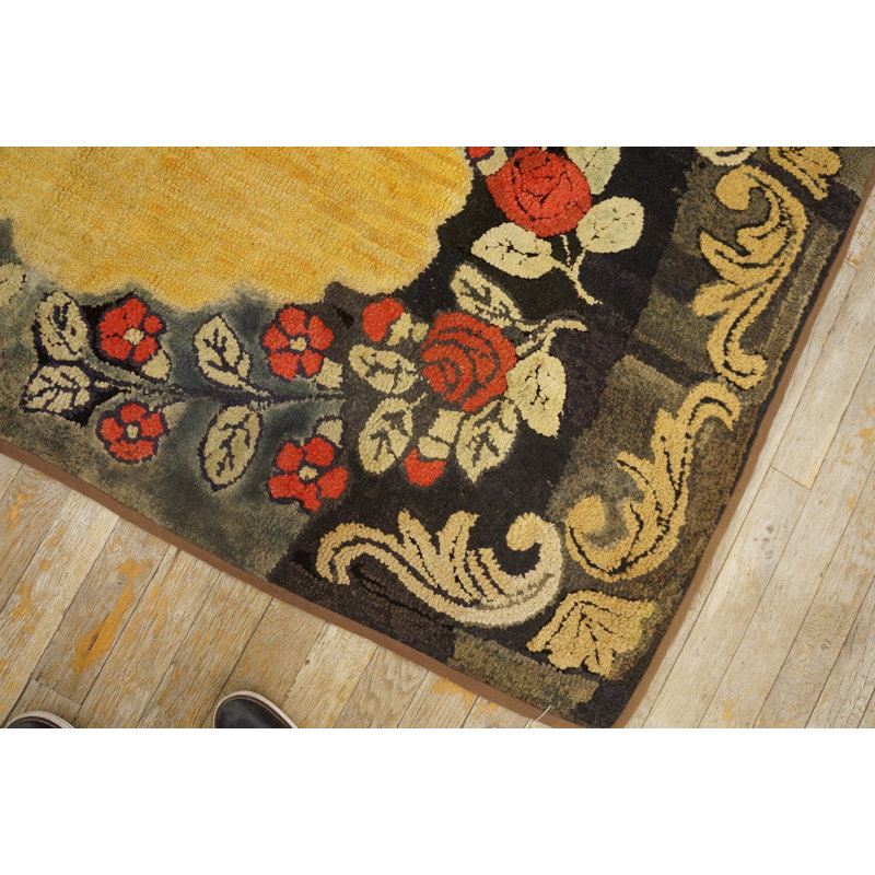 Tapis crocheté antique de couleur jaune or antique