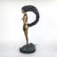 Statue Arpan debout sur une feuille