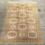 Tapis turc rétro, couleurs discrètes, motif géométrique et motifs tribaux
