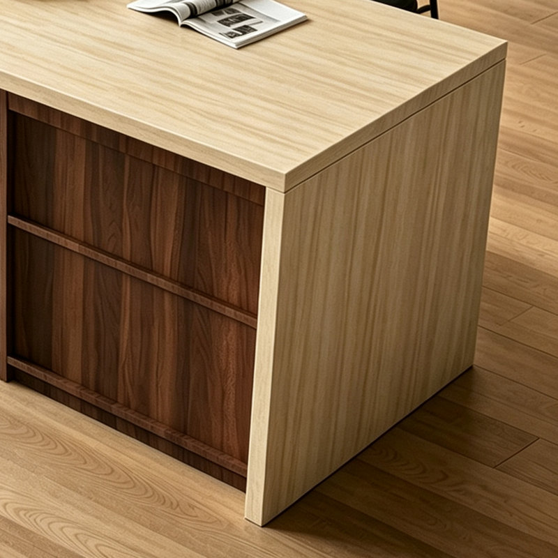 Îlot de cuisine de style Mid-Century avec plateau en marbre, armoire de rangement, grand comptoir, poignées encastrées, poste de travail indépendant pour les repas et la préparation des plats.