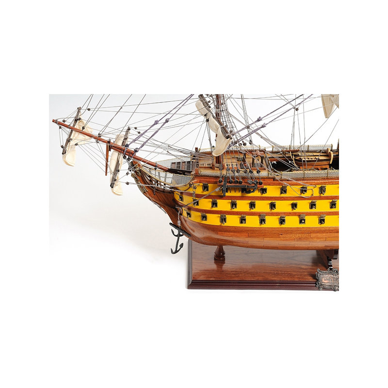 Bateau peint hms de la victoire