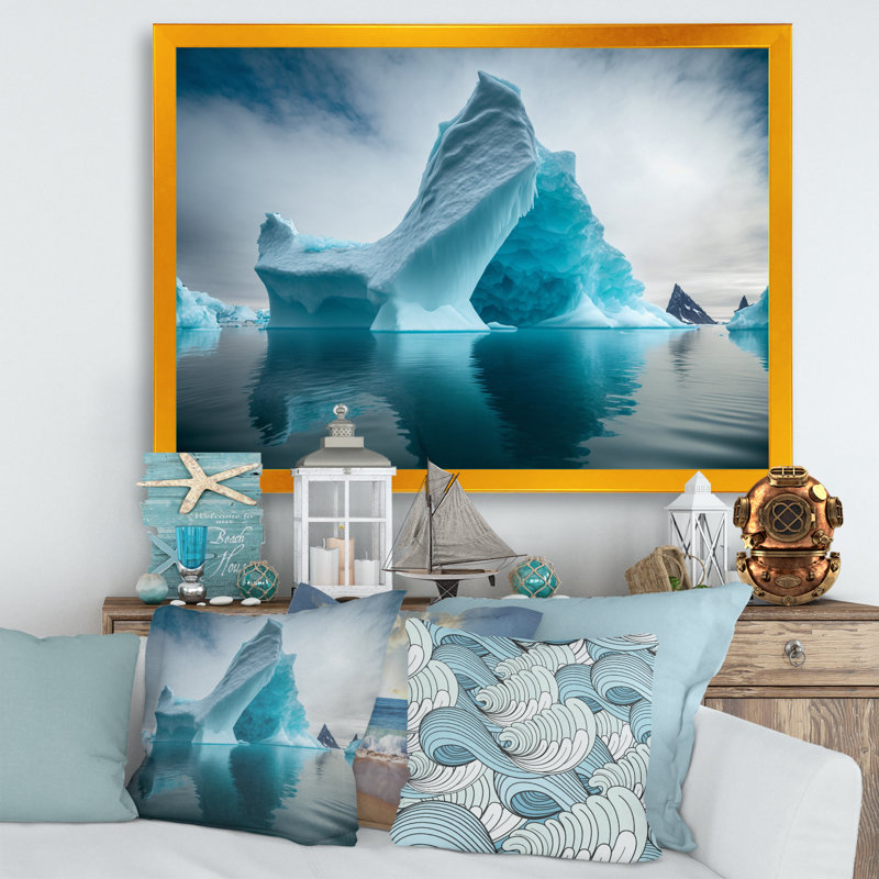 «Floating Majestic North American Iceberg II», reproduction sur toile, H 30 po x l 40 po x P 1,5 po, Encadrement doré