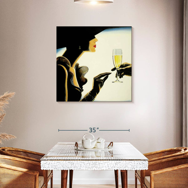 Leisha, femme chic, accepte un verre de champagne