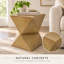 Table d'appoint en béton naturel de 36,6 cm (14,39 po) avec symétrie prismatique et texture lisse à grain de bois
