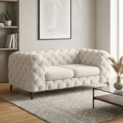 Causeuse / canapé Chesterfield en polyester capitonné Willa avec pieds en métal noir Willa