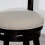 Tabouret de bar de 30 po de hauteur, dossier à lattes et siège en tissu beige. Fonction pivotante. Fabrication en bois franc. Convient à un tabouret de belle finition. Structure solide. Ajoute de la classe à-202058168-202058171