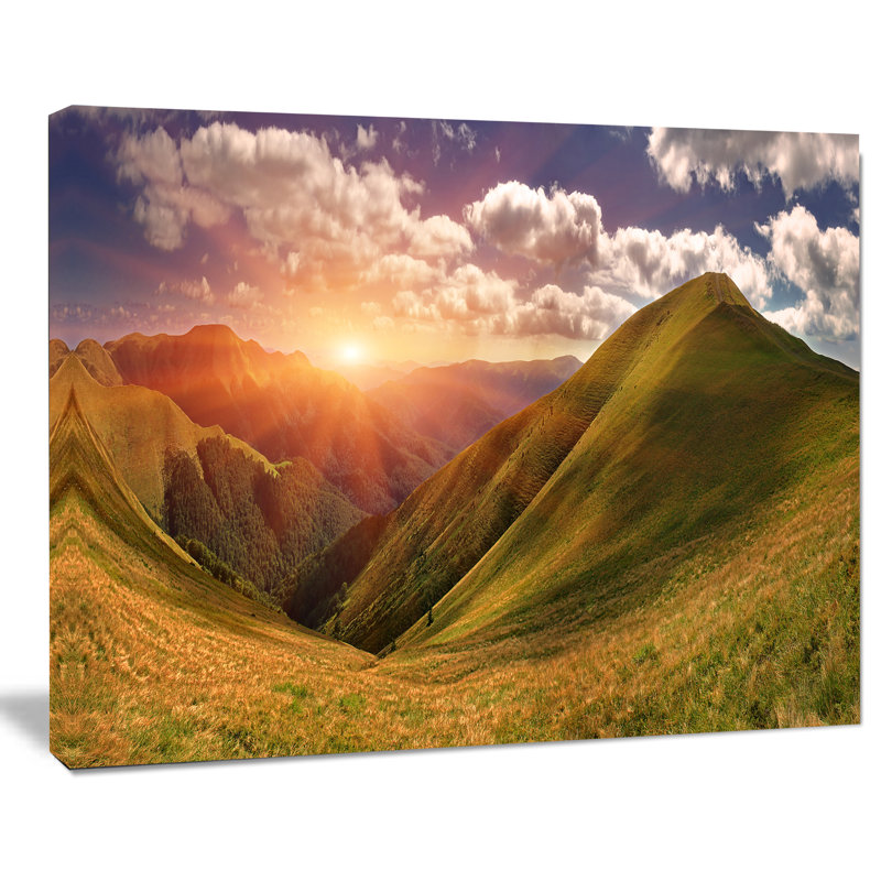 «Sunrise Over Green Mountains», reproduction de photo sur toile tendue, H 20 po x l 20 po x P 1 po