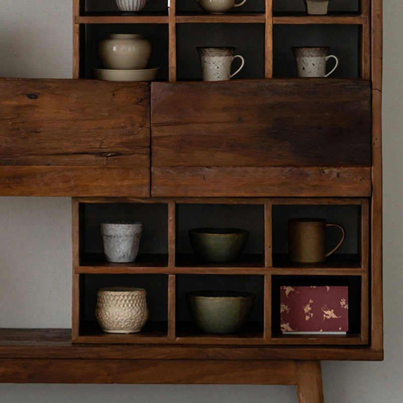 Portable partitioned tea cabinet