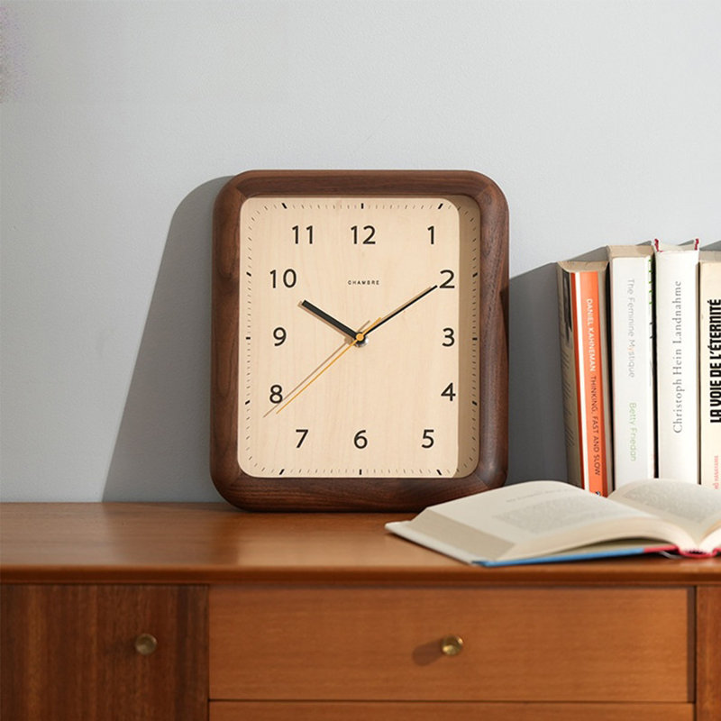 Horloge murale silencieuse rectangulaire arrondie en bois massif de noyer foncé