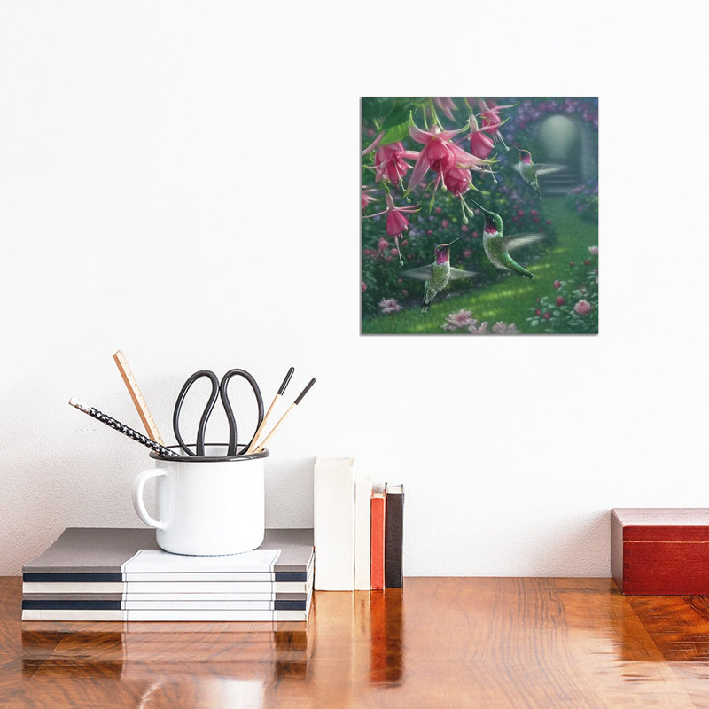 Hummingbird Haven par Collin Bogle - impression d'art graphique, Toile avec cadre en bois brun classique, Aucun mat