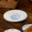 Ensemble d'assiettes à salade en céramique Bistro de 4 assiettes parisiennes bleues et blanches de 9 pouces avec motifs Café de Paris, Tour Eiffel, Arc de Triomphe et Bistro, parfait pour le brunch, les desserts et les collations
