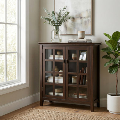 Armoire de rangement moyenne de style transitionnel en bois massif de 38 po avec portes en verre et tablettes réglables Artisan