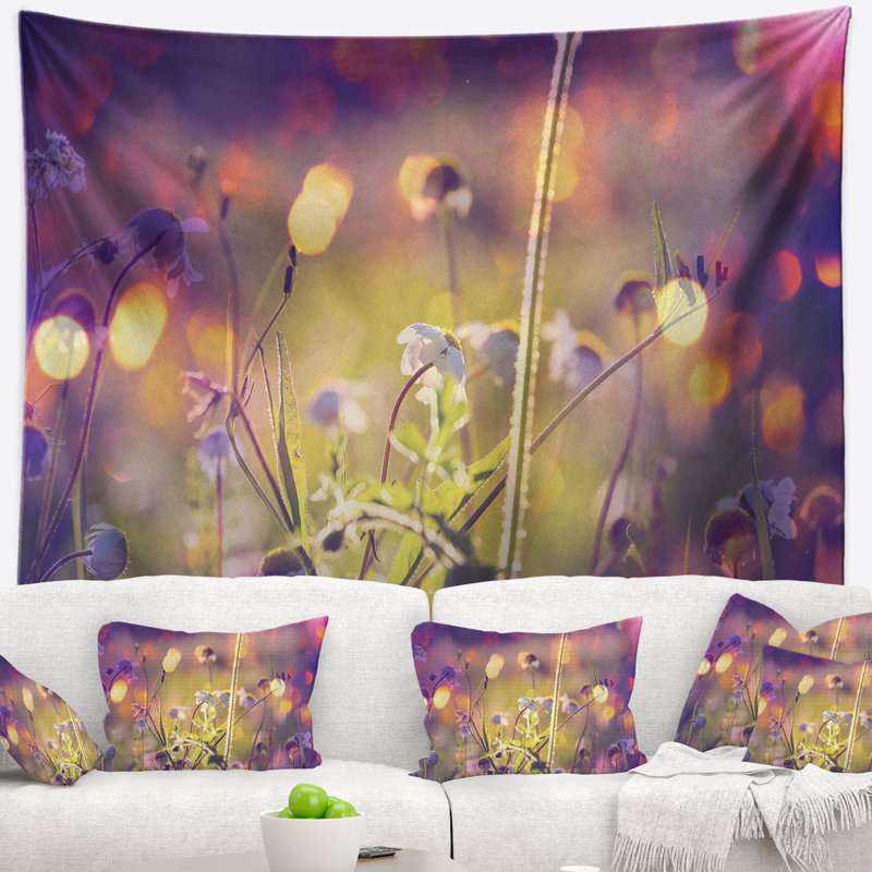 Fleurs florales dans un tapisserie pré, H 68 po x l 80 po