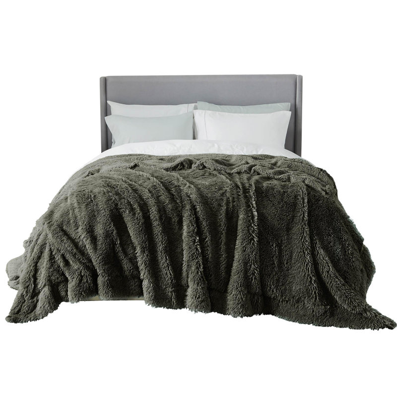 Couvertures en fausse fourrure Cozy Winter Collection, L 90 po x L 90 po, Vert olive