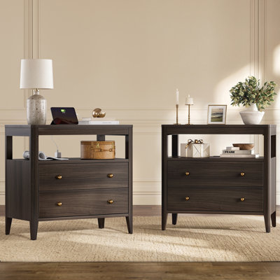     Table de chevet 27,5 po avec 2 tiroirs et tablette ouverte, table de chevet de style américain avec plateau coulissant et prise intégrée, convient pour la chambre à coucher ou le salon (ensemble de 2)
