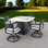 Ensemble de salle à manger de luxe pour l'extérieur 5 pièces comprenant 4 chaises en aluminium avec coussin Sunbrella et une table de salle à manger de 44 po avec trou pour parasol