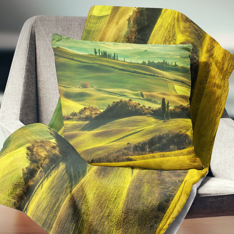 Coussin Green Rolling Hills on Misty Sunset, 18 po x 18 po
