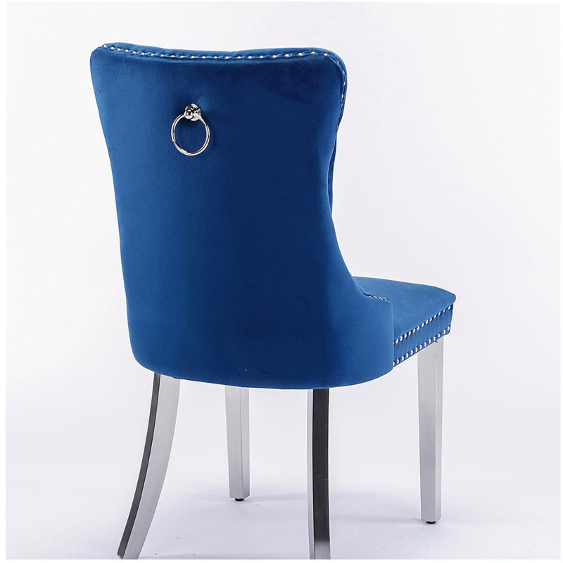 Collection Nikki, chaise de salle à manger rembourrée en velours de bois massif et moderne avec pieds en acier inoxydable chromé, garniture cloutée, ensemble de 2, bleu et chrome