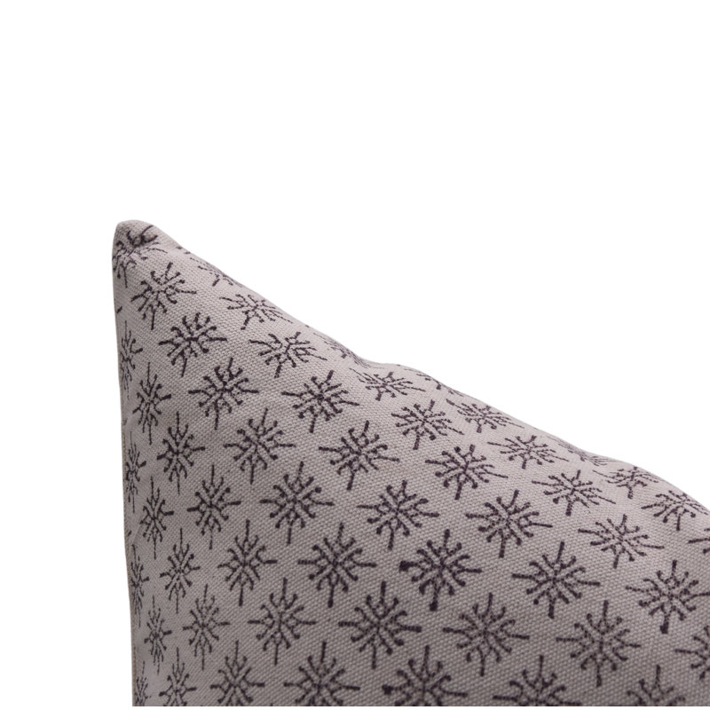 Coussin décoratif en coton fabriqué à la main avec imprimé bloc Fab Fabine - Chingari, H 24 po x l 24 po