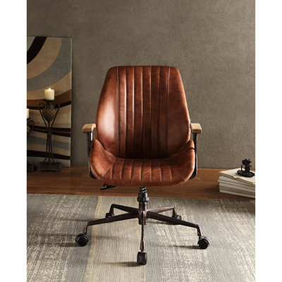 Amélioration du fauteuil de travail en cuir - sophistication professionnelle, relevage, base en métal, aspect fixe de bureau professionnel, conception à haut dossier, siège réglable, base avec