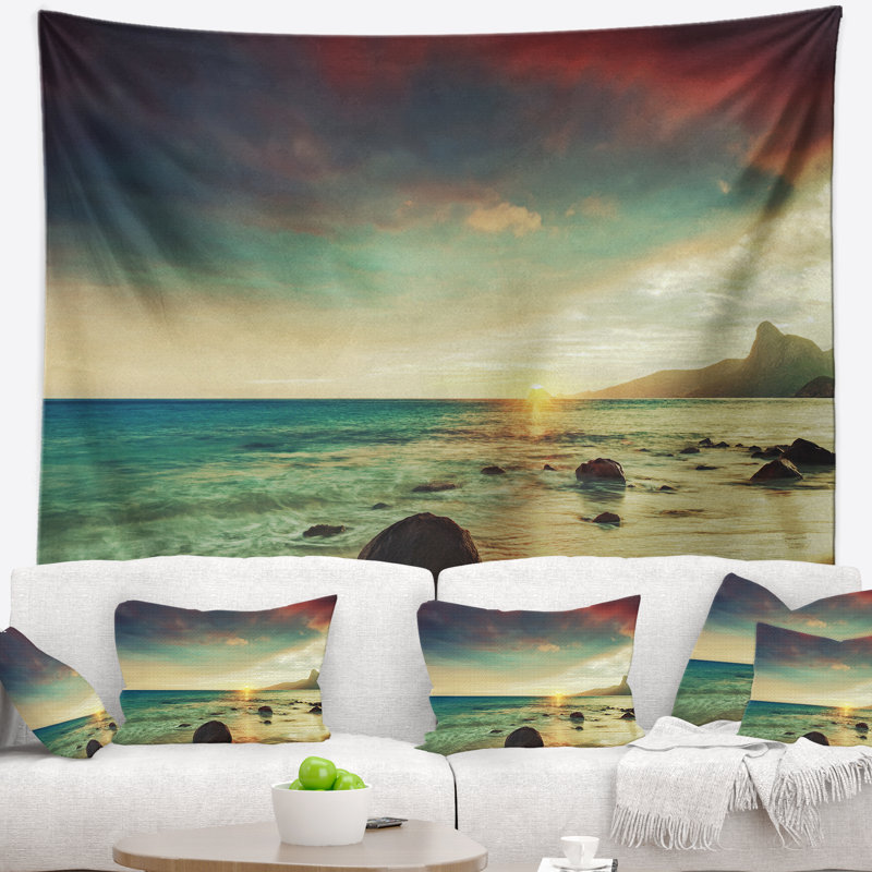 Tapisserie de mer coloré avec rocky beach, H 68 po x l 80 po