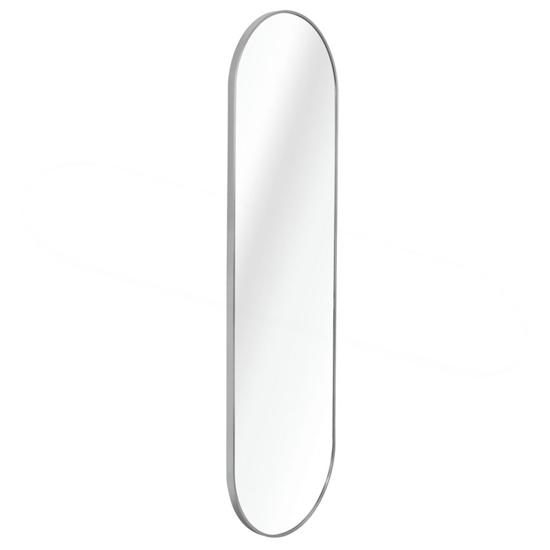Miroir argenté pleine grandeur 63 x 20 po en forme de pilule pour un décor de salle de bain moderne et élégant, assurant la clarté et la sécurité avec des matériaux de haute qualité.