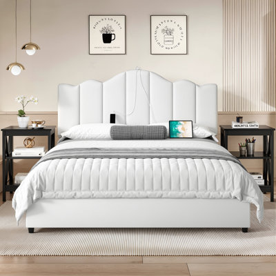 Grand lit tapissier avec 2 tables de chevet - station de charge, ensemble de chambre à coucher moderne