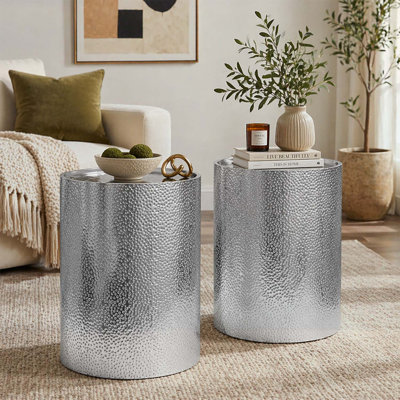 Ensemble de tables d'appoint modernes en métal martelé, avec cadre en fer robuste pour une décoration intérieure élégante
