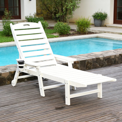 Chaise longue en résine de polyester toutes saisons de qualité supérieure avec roues et porte-gobelet