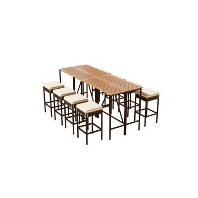 10 tables de bar et huit tabourets avec coussins