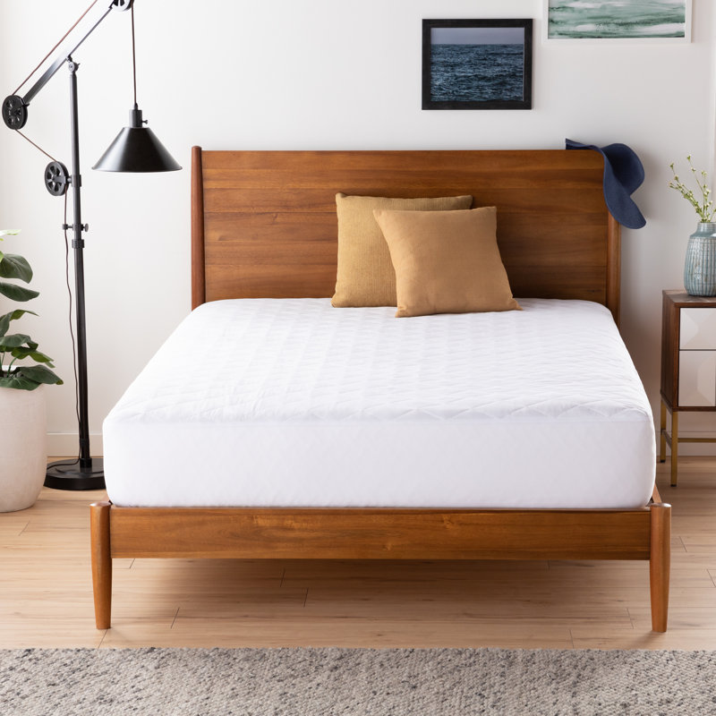 Protège-matelas en duvet synthétique de 0,5 po Falco, Simple