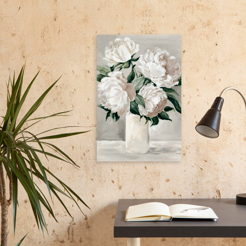 Fleurs et pivoines dans un vase blanc, H 24 po x l 16 po