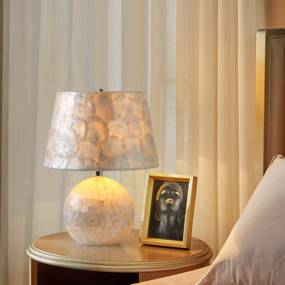 Luxury-Style American-Style Shell-Piece Fabric Lampshade Table Lamp