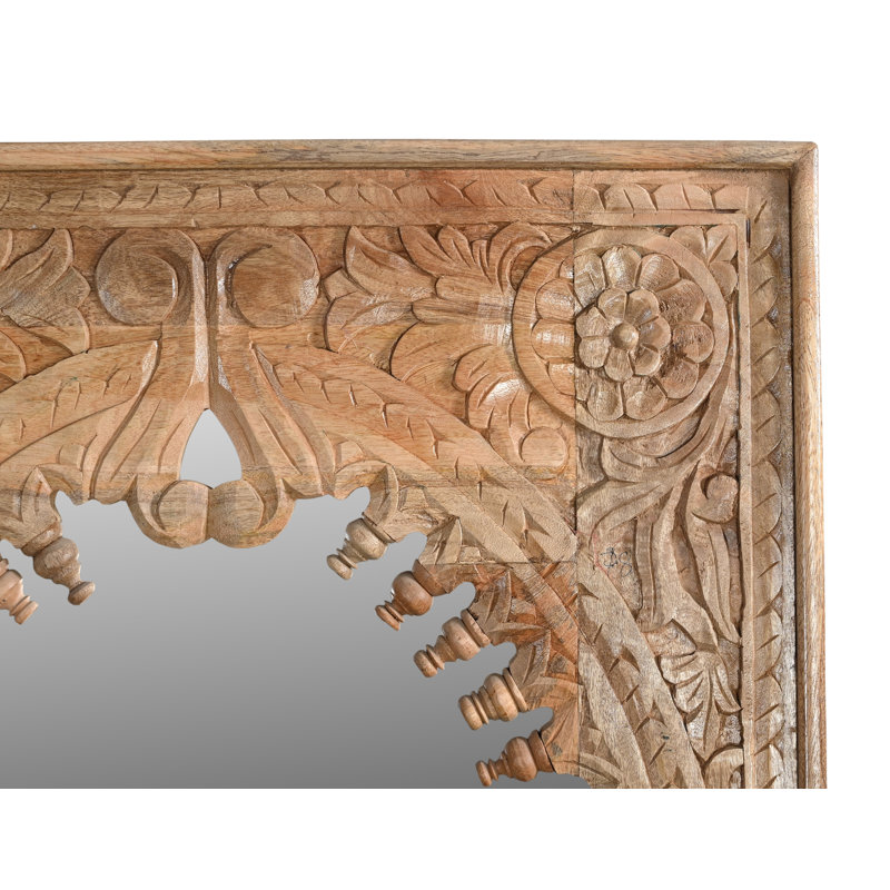 Miroir Kiara en bois massif sculpté à la main à finition naturelle