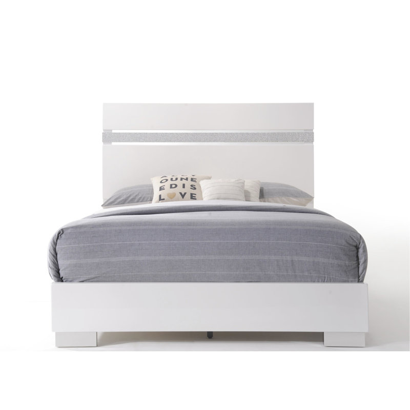 Lit à panneau Ii blanc ultrabrillant avec garniture et pieds scintillants décoratifs, sommier tapissier à utiliser, 4 lattes et 8 supports, conception à profil bas, finition des pieds en bloc, fabriqué en placage de bois d'hévéa