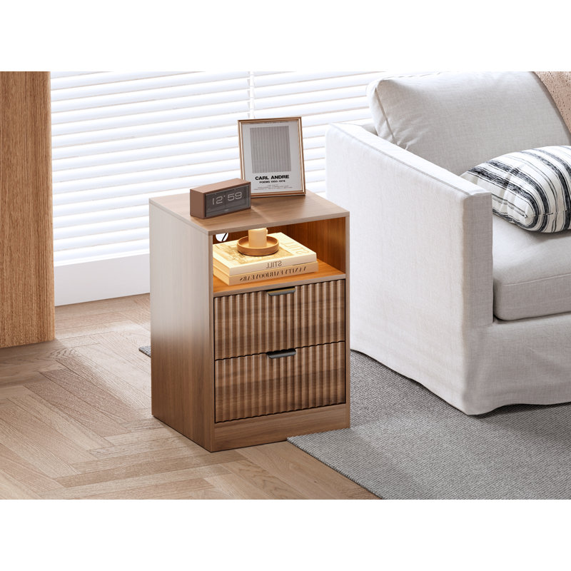 Table de chevet de style moderne avec une station de charge, une bande lumineuse à DEL RVB et un espace de rangement - avec une conception ondulée et une surface résistante à l'eau.