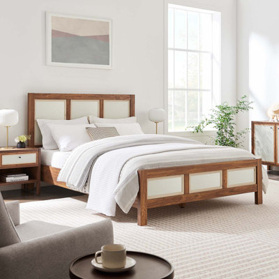 Capri Queen Wood Grain Platform Bed In Walnut