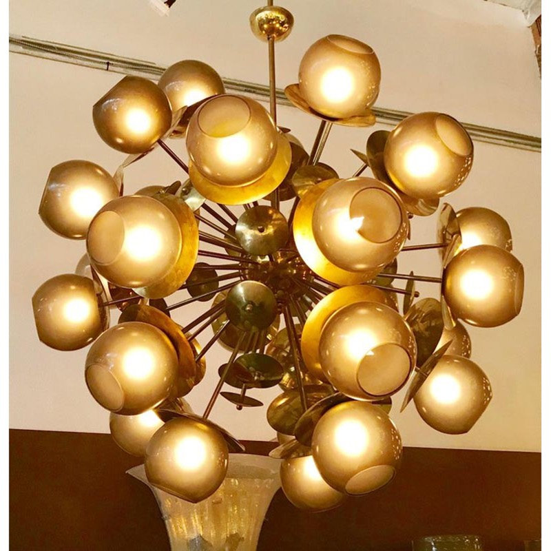 Lustre spoutnik clair en laiton Lampadina, Blanc, 42” Length x 42” Width x 52” Height, Bronze