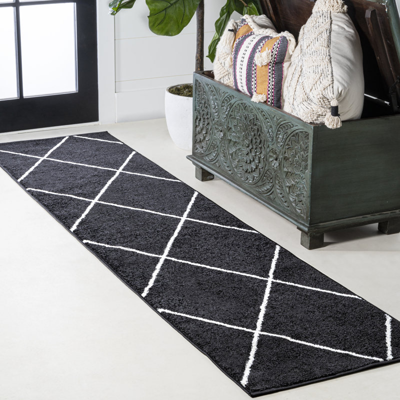 Birute Minimalist Diamond Trellis Black/White Rug, Runner 2' x 8'