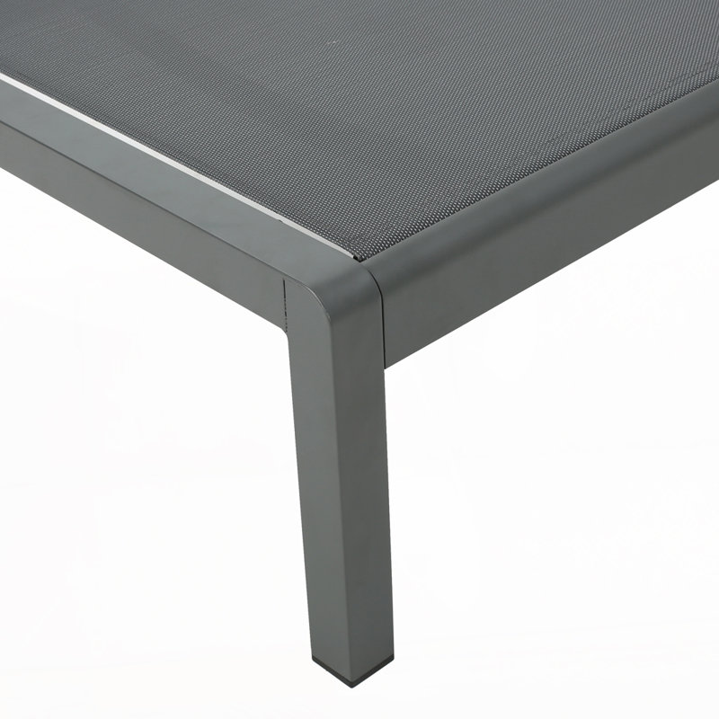 Chaise longue d'extérieur avec structure en aluminium durable réglable à 5 niveaux et filet en polyester enduit de PVC, Gris