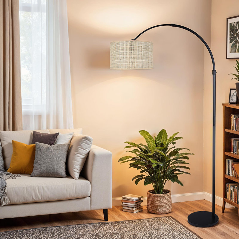 Lampe sur pied 1 lumière Aurane avec finition noir mat et abat-jour en rotin naturel