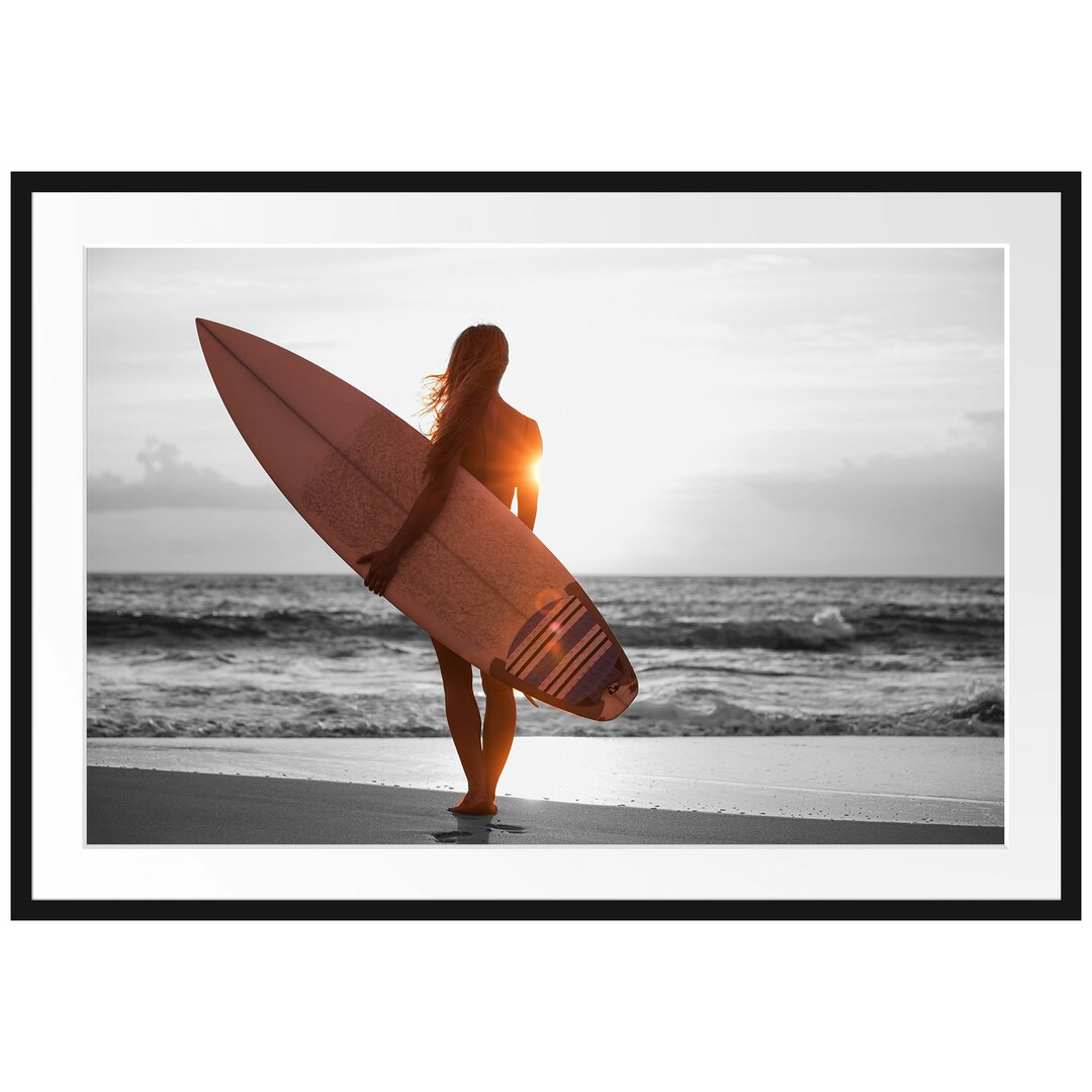 Gerahmtes Poster Surfer Girl at Sunset