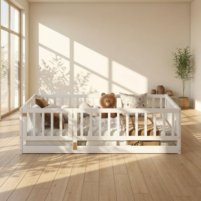 Lit de sol en bois de pin massif avec clôture et porte de 57 po x l 77 po x H 21,5 po Montessori