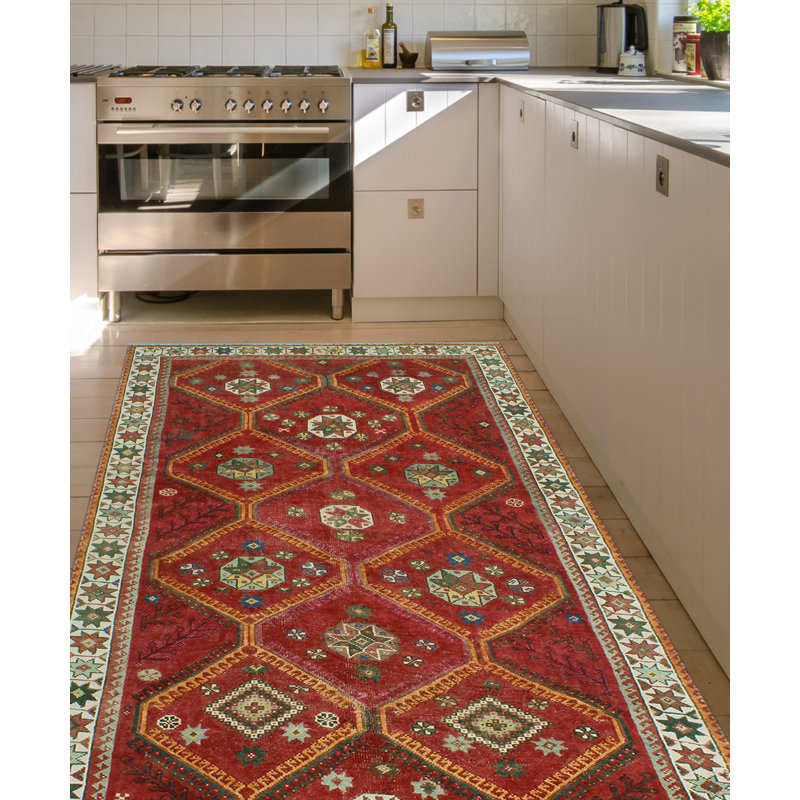 Khyion Distressed Doreida Red Runner
