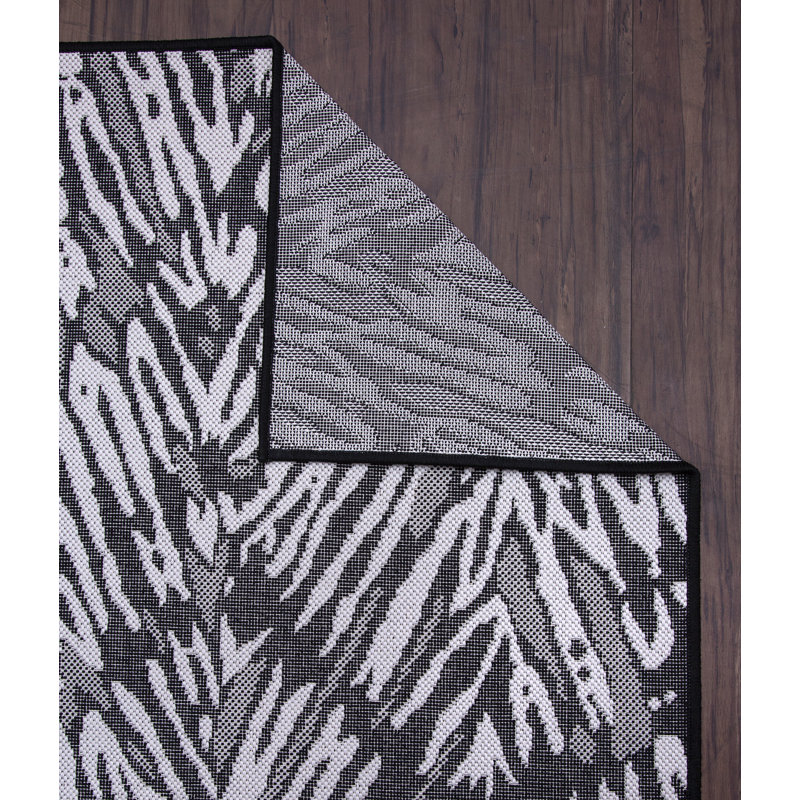 Tapis intérieur / extérieur noir à motif abstrait Gayton, Rectangle 5 pi 3 po x 7 pi 6 po