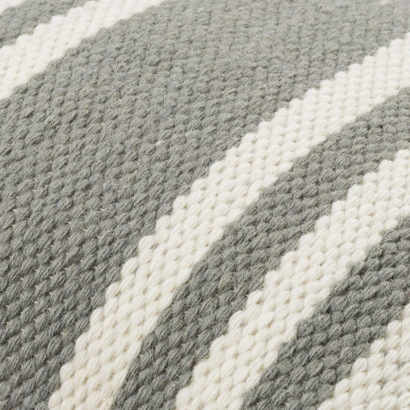 Coussin Becki Owens x Livabliss Brett, Crème/gris, H 22 po x l 22 po, polyester