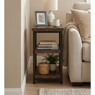 Table de bout à 3 niveaux avec pieds en métal et tablettes de rangement Pomona, naturel