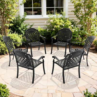 Chaise de salle à manger en aluminium coulé pour 6 personnes, structure noire et coussins rouges, coulée traditionnelle avec de magnifiques lignes, revêtement haute température, assise confortable confortable, empilable pour