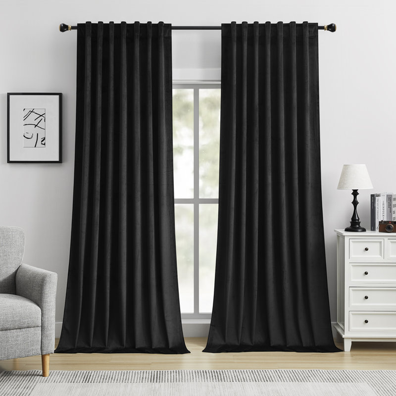 Paire de rideaux obscurcissant en velours de couleur unie Deavion, L 42 po x L 63 po, Noir